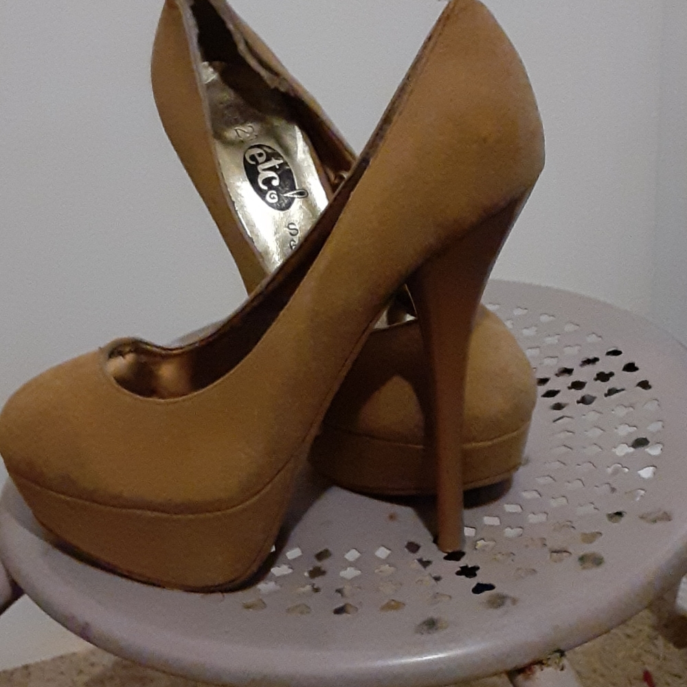 High heels - Picture 2 of 2